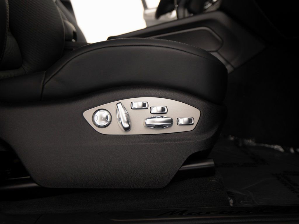 New 2026 Porsche Macan GTS image 32