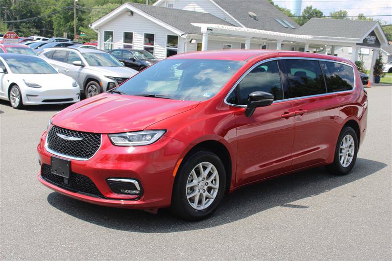 Used 2025 Chrysler Pacifica Select FWD image 4