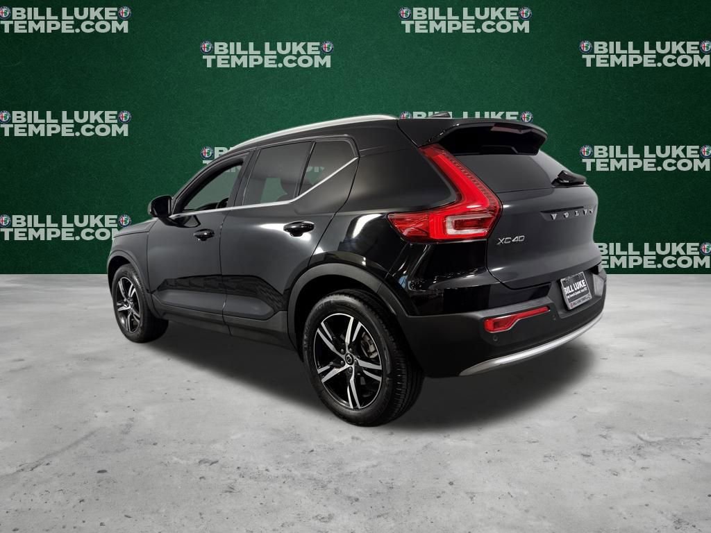 Used 2025 Volvo XC40 B5 Core image 9