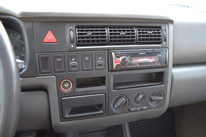 Used 2002 Volkswagen Eurovan MV FWD image 16