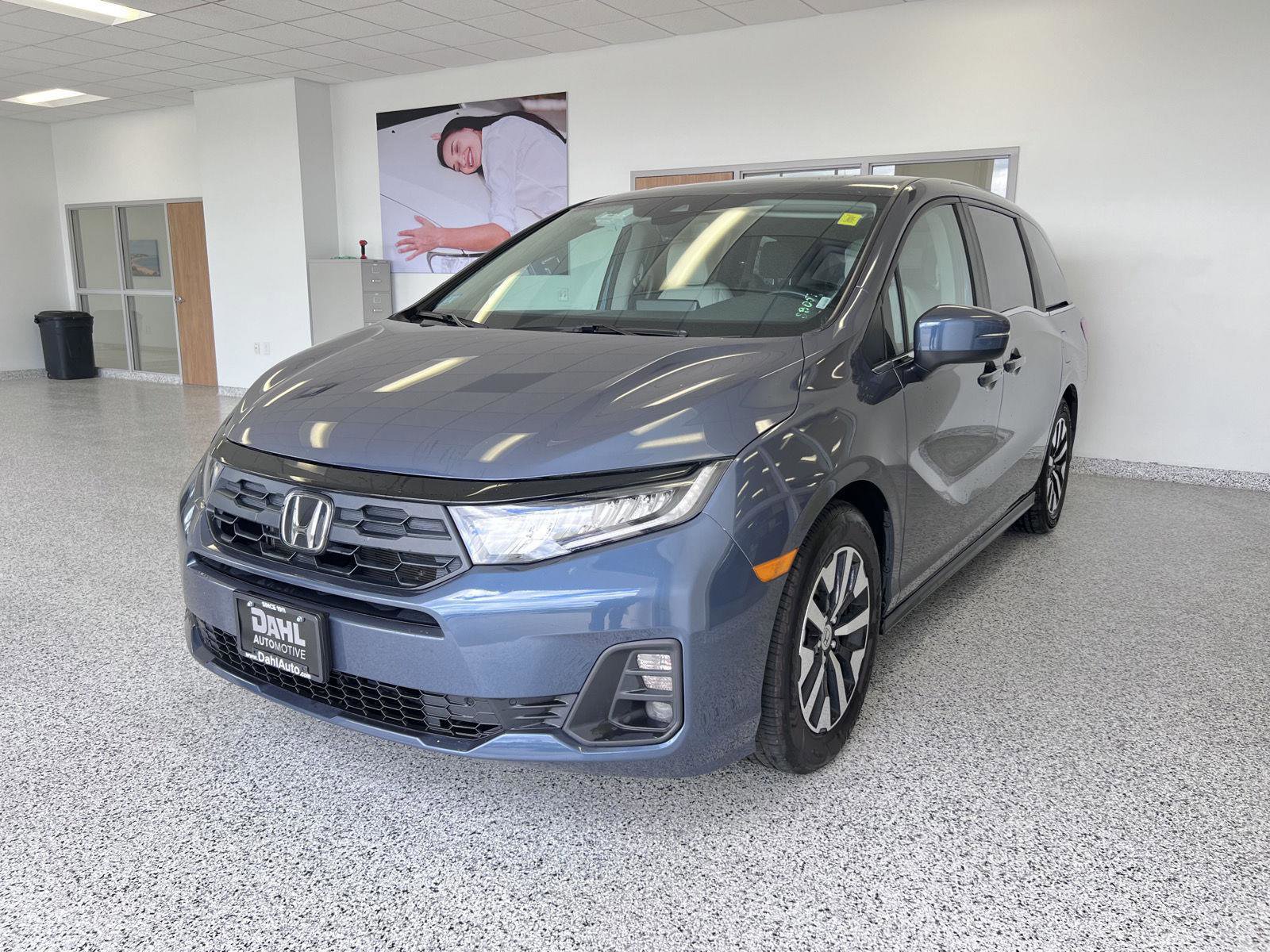 Used 2025 Honda Odyssey EX-L image 3
