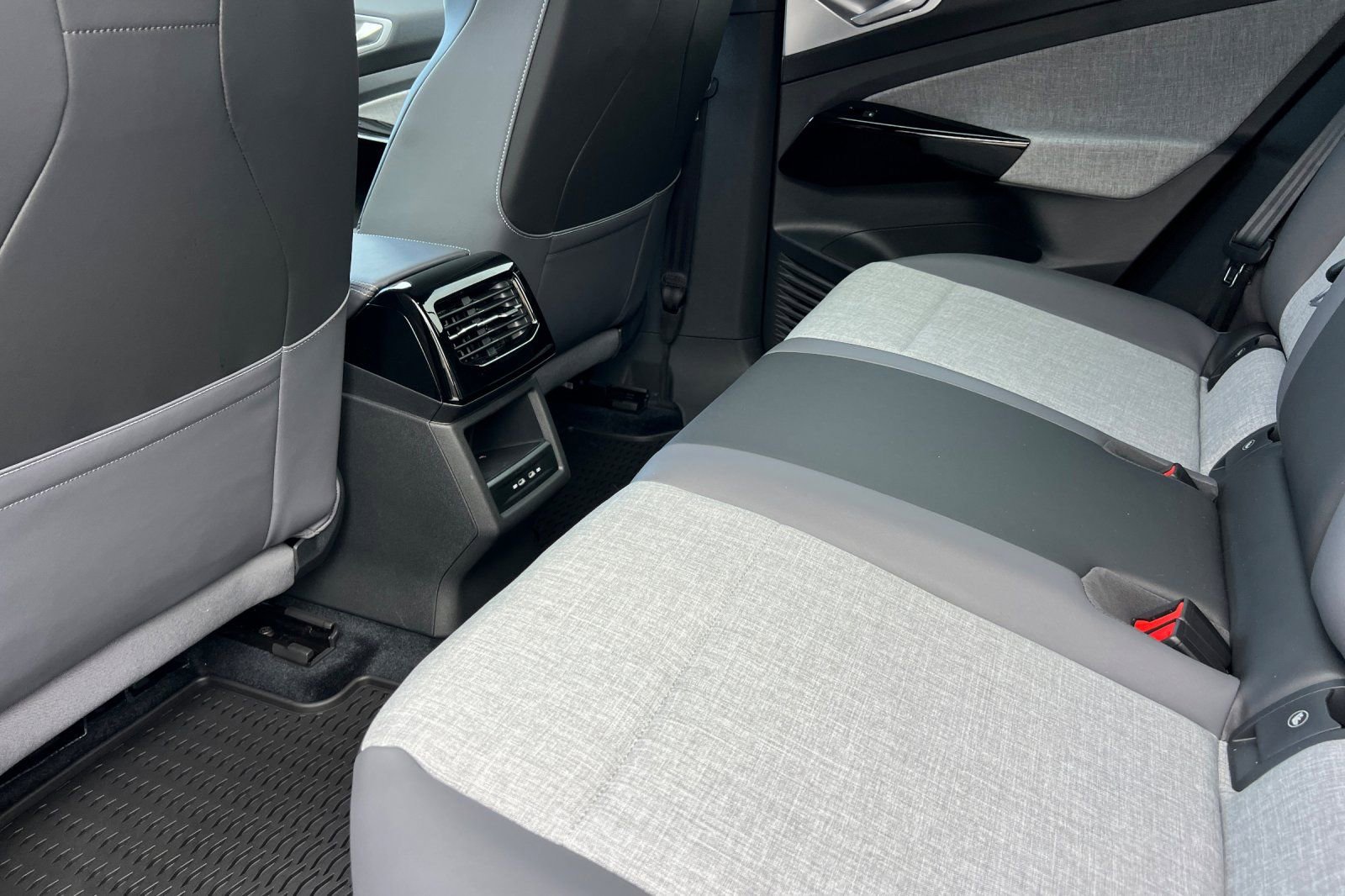 New 2025 Volkswagen ID.4 Pro image 12