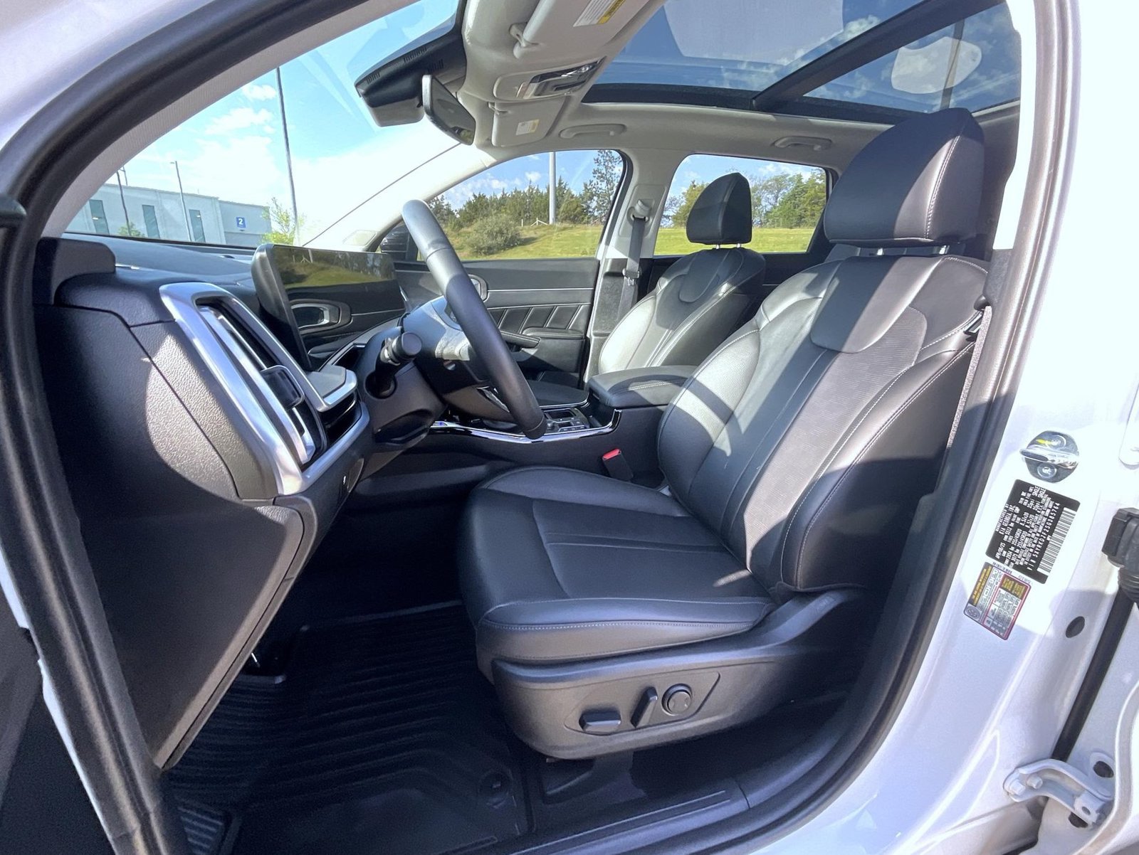 Used 2025 Kia Sorento SX AWD/4WD image 11