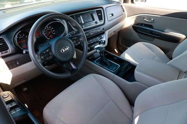 Used 2018 Kia Sedona L image 4