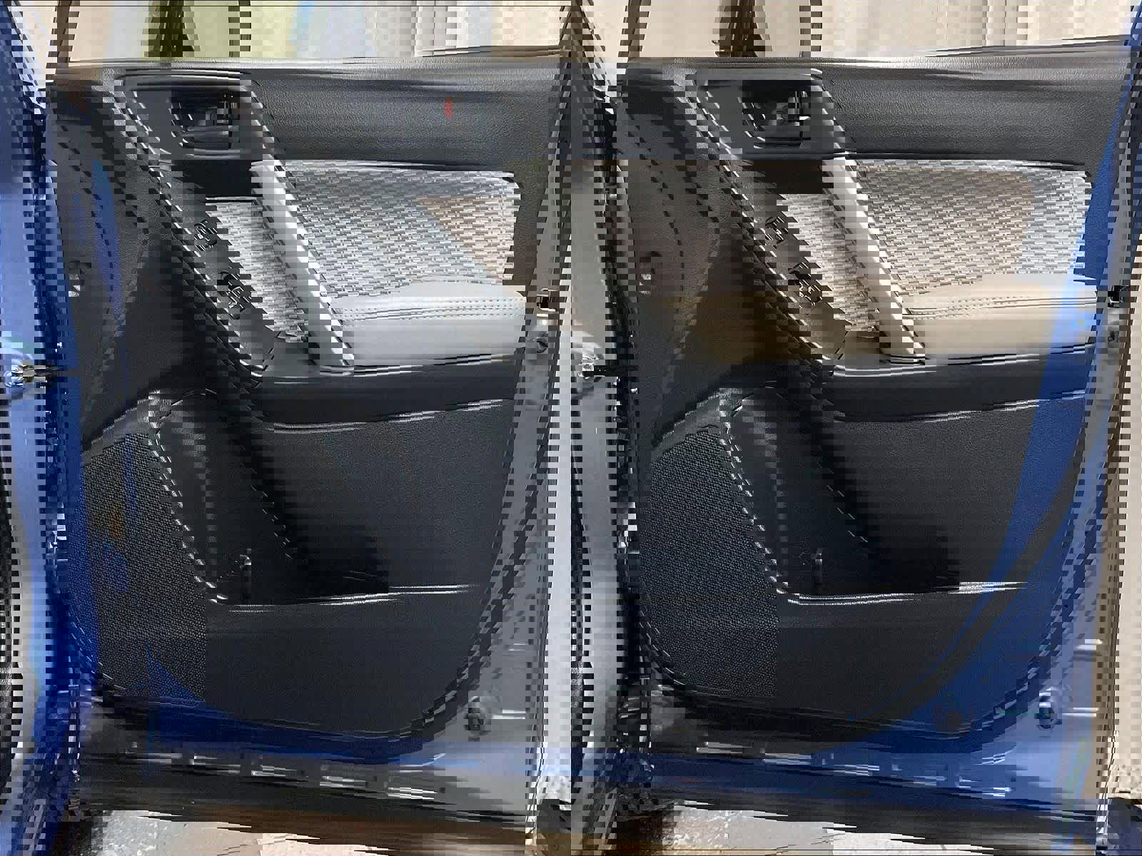 Used 2018 Subaru Forester 2.5i Premium w/ All-Weather Package image 12