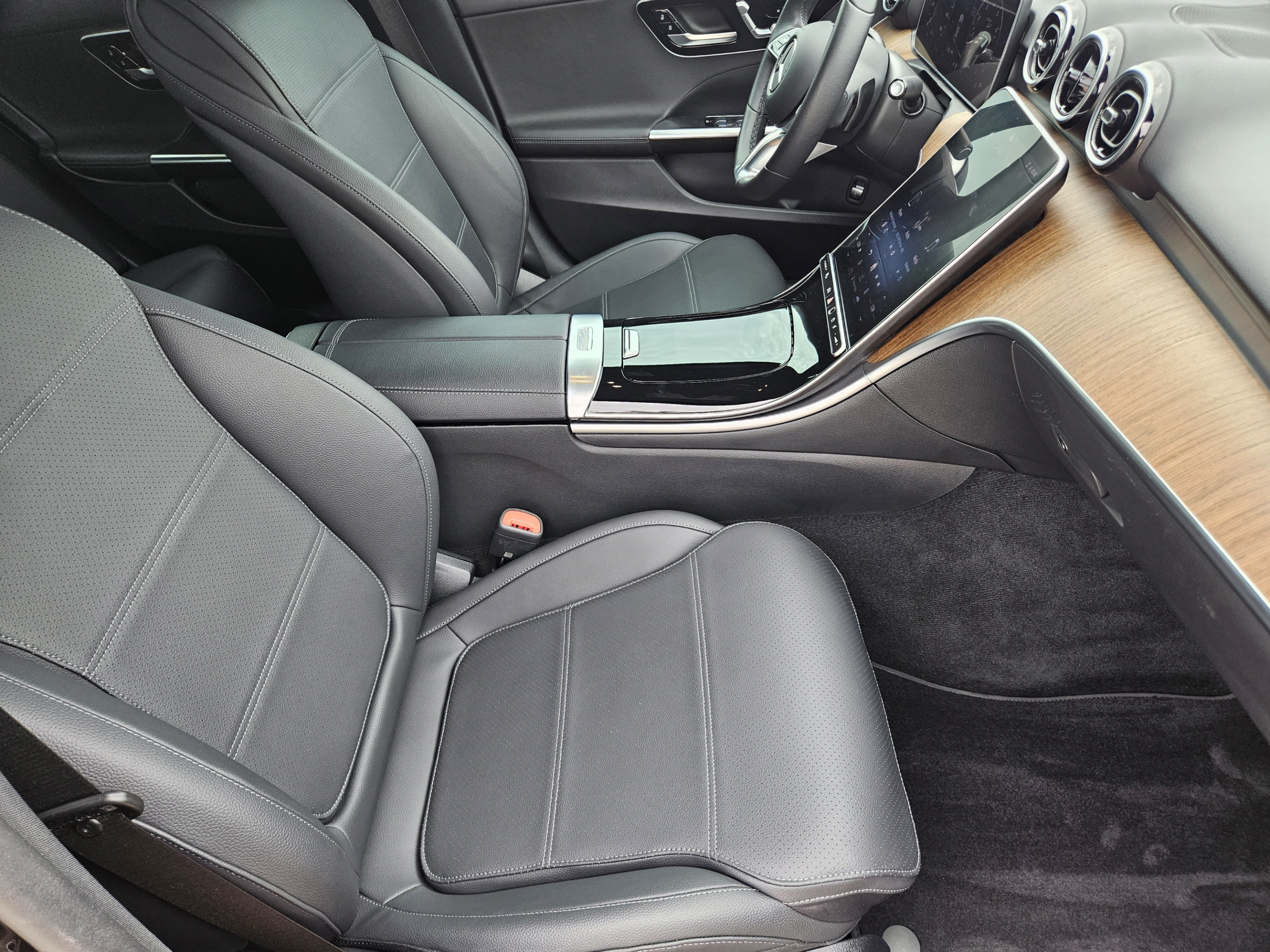 Certified 2024 Mercedes-Benz C 300 Sedan image 6