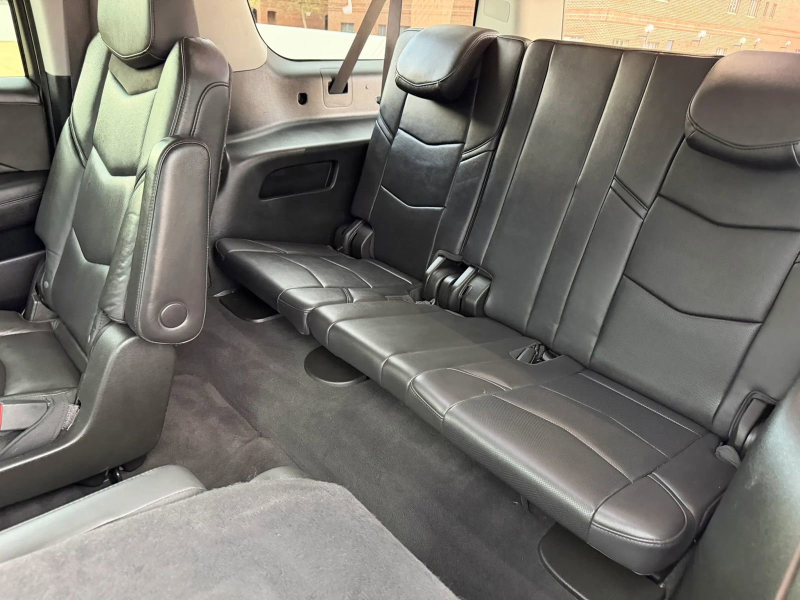 Used 2020 Cadillac Escalade ESV Premium Luxury image 21