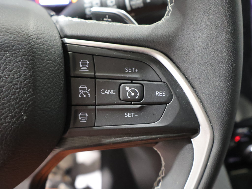 Certified 2023 Jeep Grand Cherokee Laredo AWD/4WD image 33