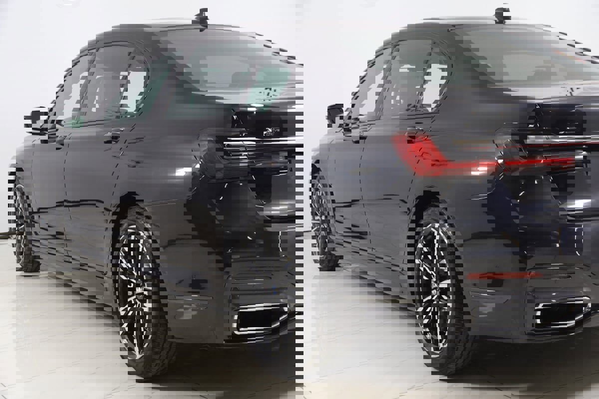 Used 2022 BMW 750i xDrive w/ M Sport Package image 30