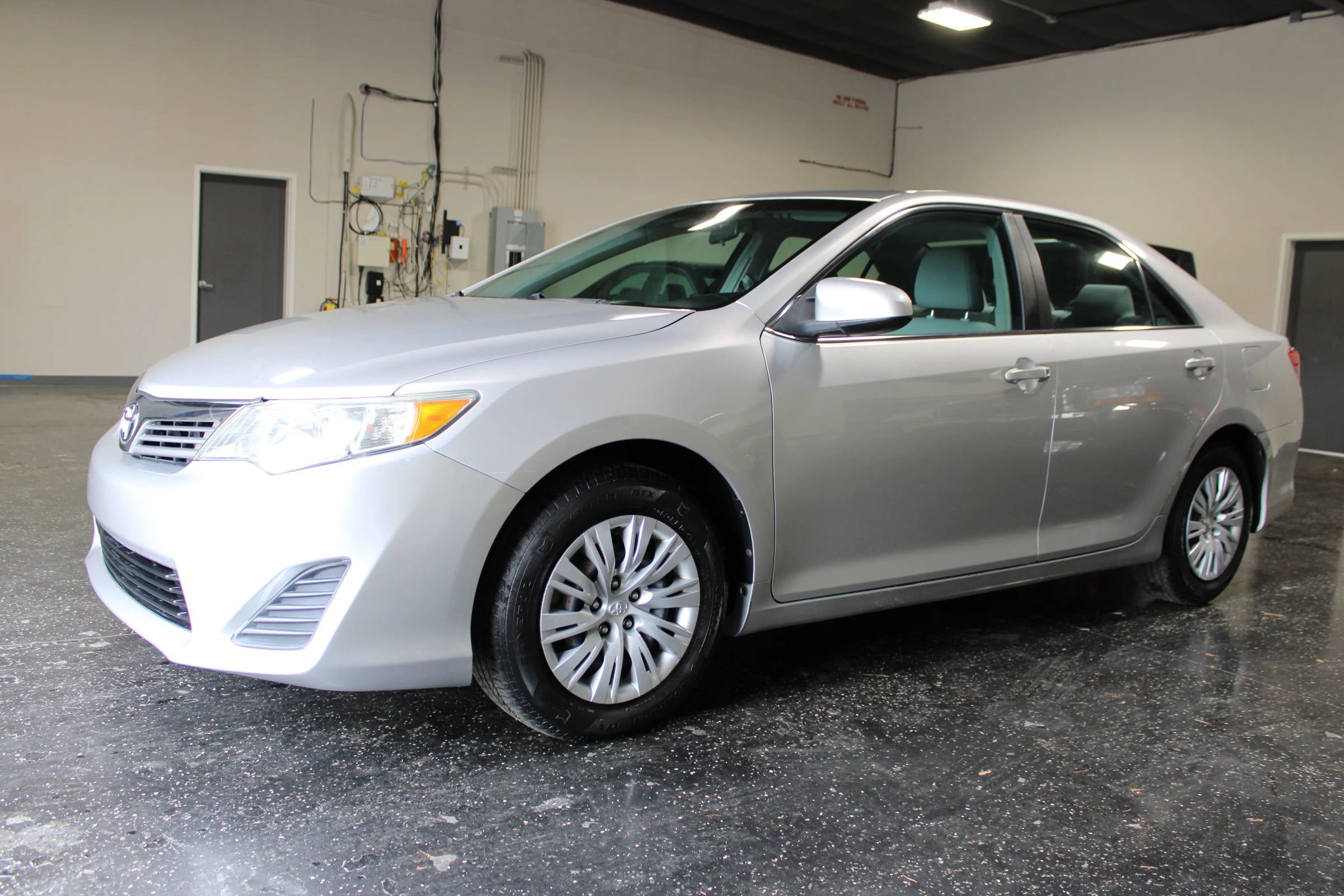 Used 2012 Toyota Camry L FWD image 6