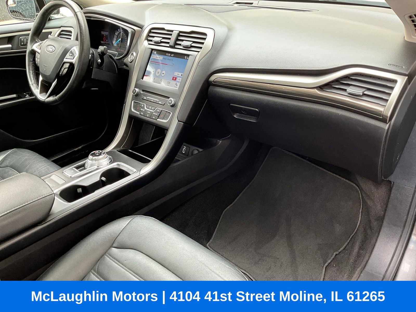 Used 2017 Ford Fusion SE w/ Fusion SE Technology Package FWD image 9