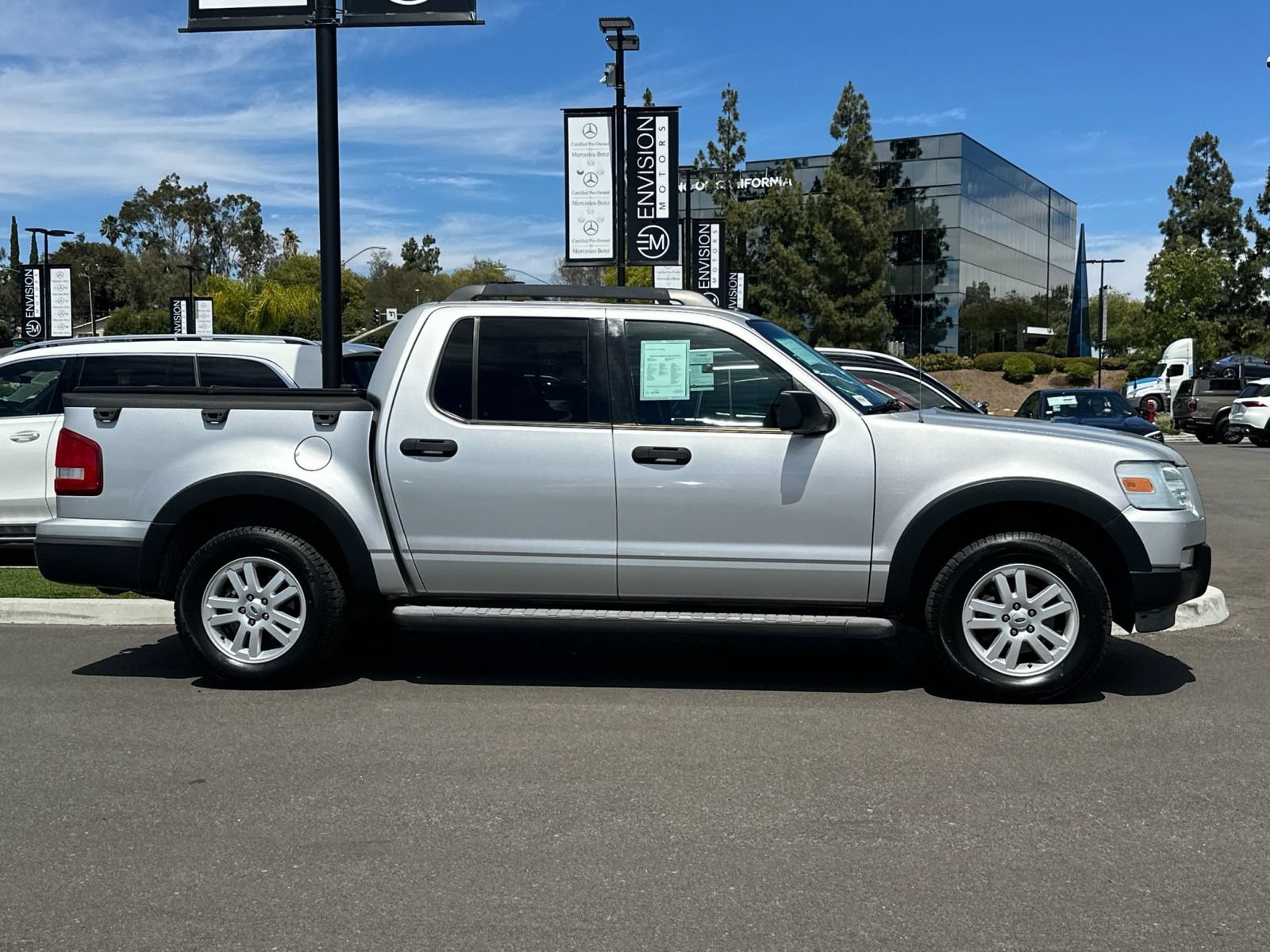 Used 2010 Ford Explorer Sport Trac XLT RWD image 2