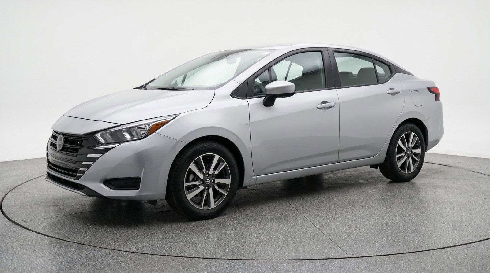 Used 2025 Nissan Versa SV image 2