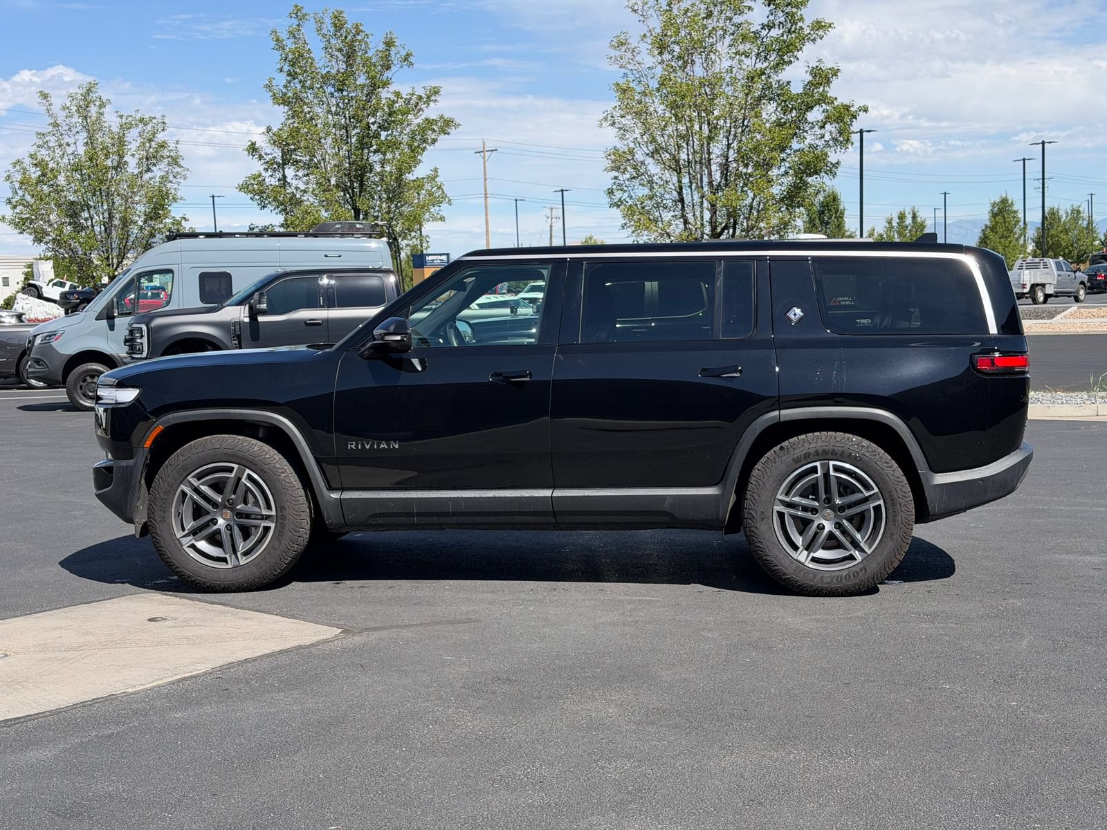 Used 2025 Rivian R1S Adventure AWD/4WD image 5