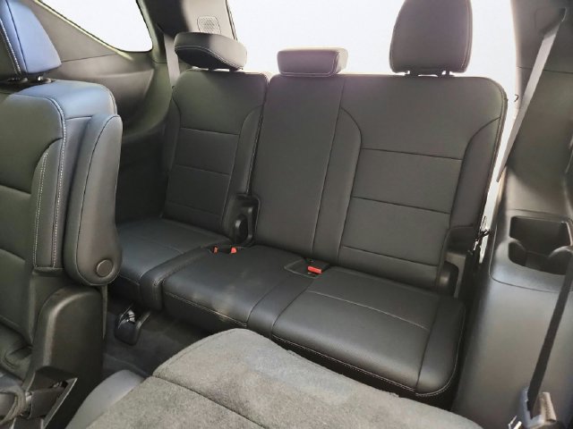 Used 2025 Chevrolet Traverse LT AWD/4WD image 23