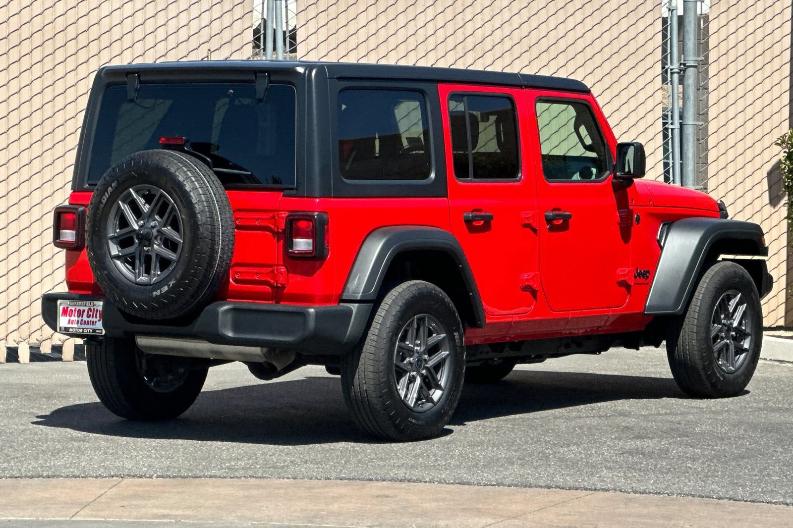 Used 2025 Jeep Wrangler Unlimited Sport AWD/4WD image 4