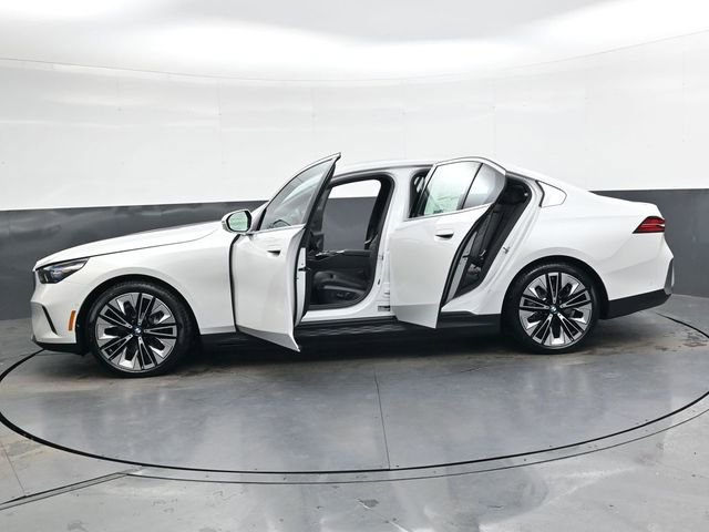 New 2026 BMW i5 eDrive40 RWD image 40
