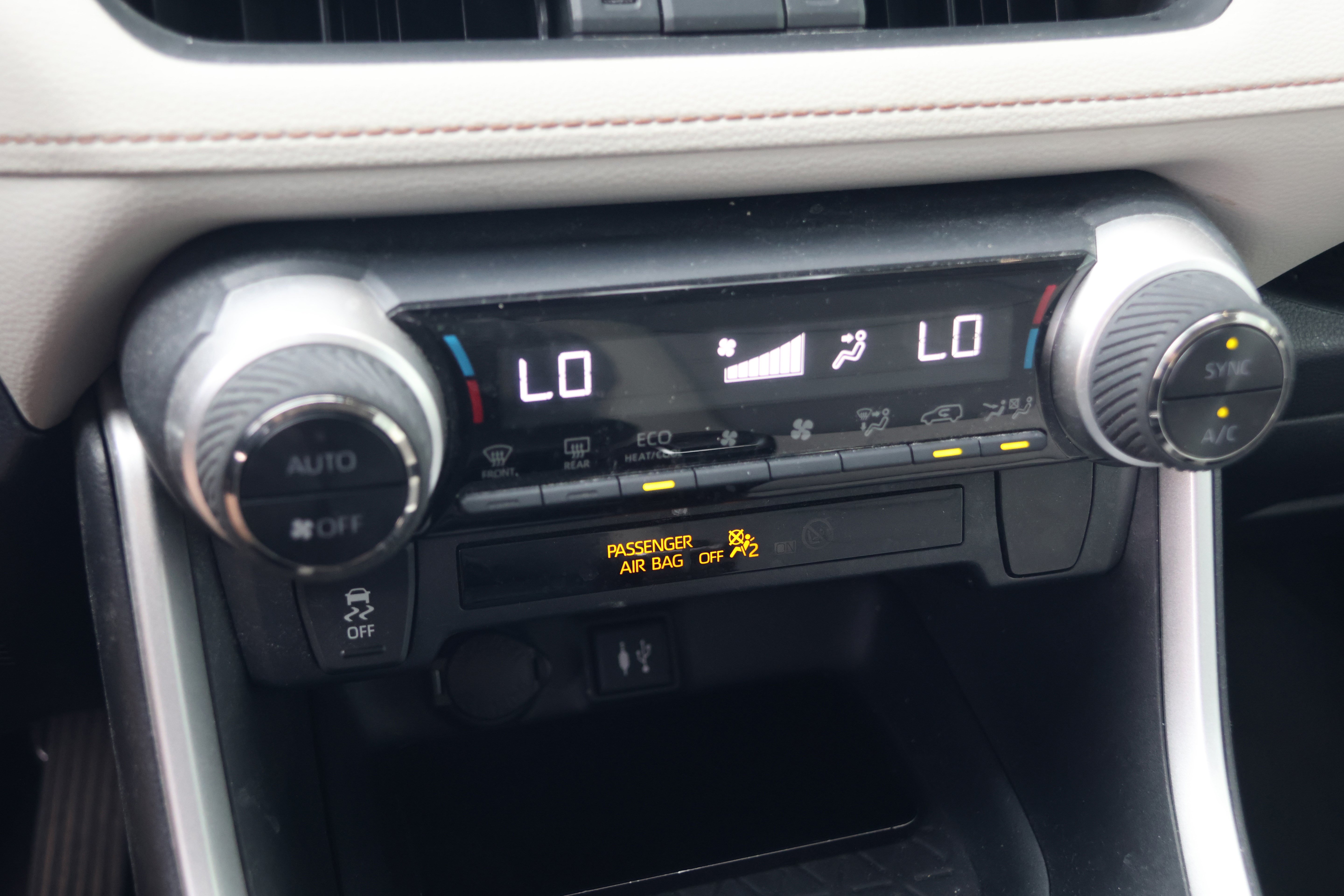 Used 2019 Toyota RAV4 XLE Premium FWD image 25