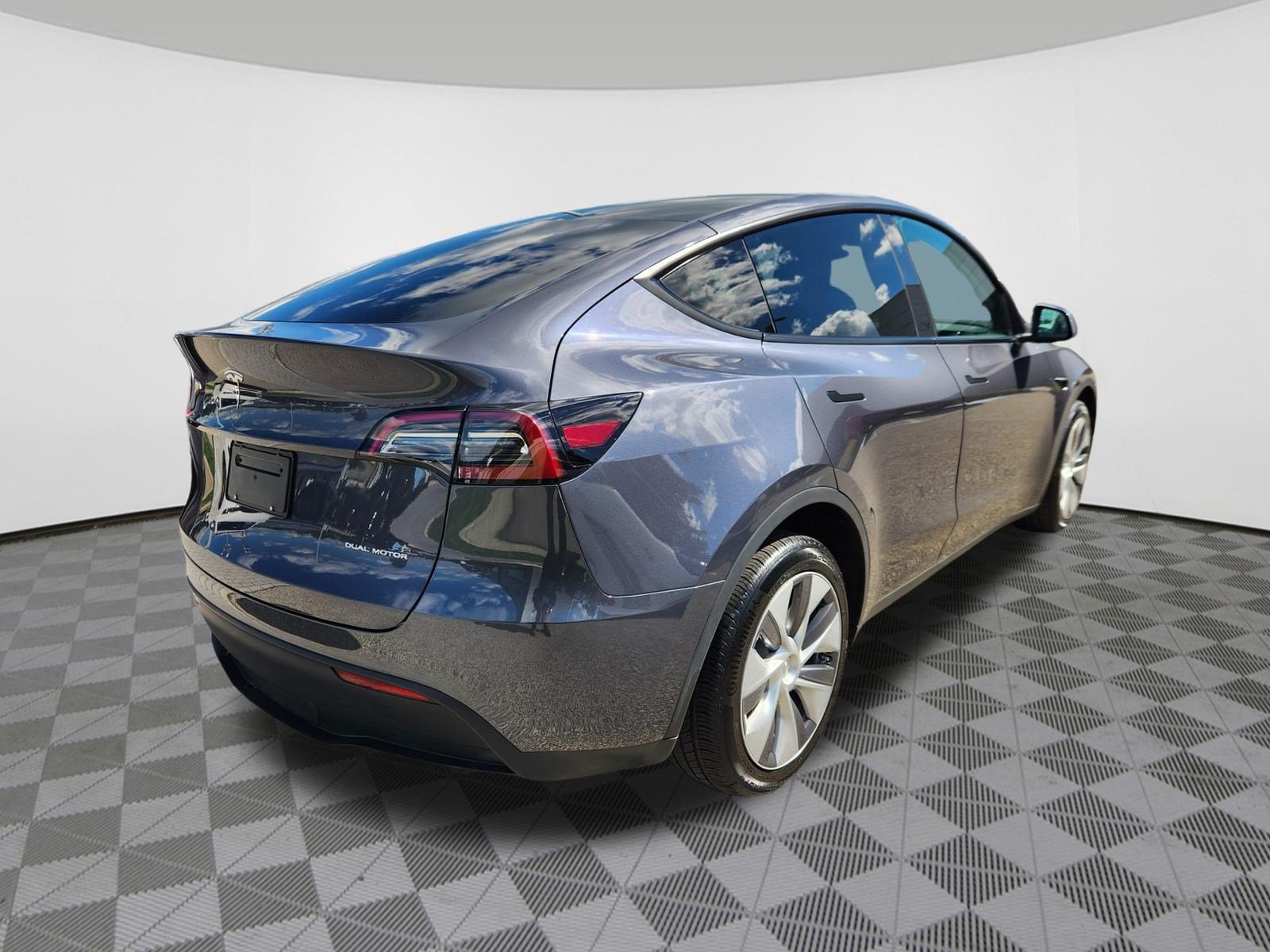 Used 2023 Tesla Model Y Long Range AWD/4WD image 4