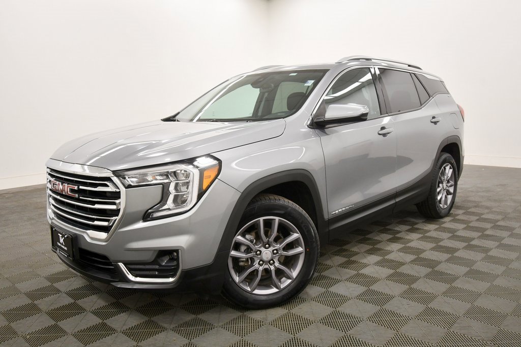 Used 2024 GMC Terrain SLT image 2