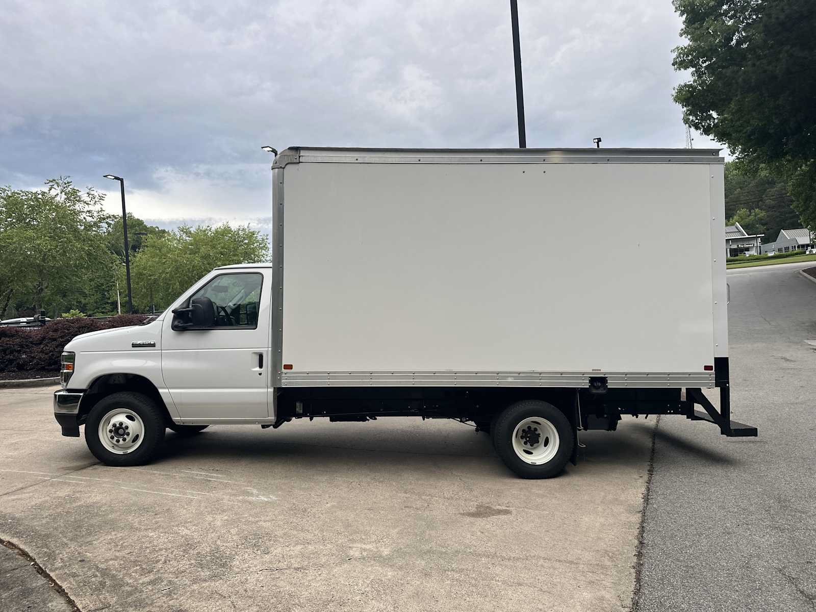 New 2025 Ford E-450 and Econoline 450 Super Duty w/ Power Equipment Group RWD image 4