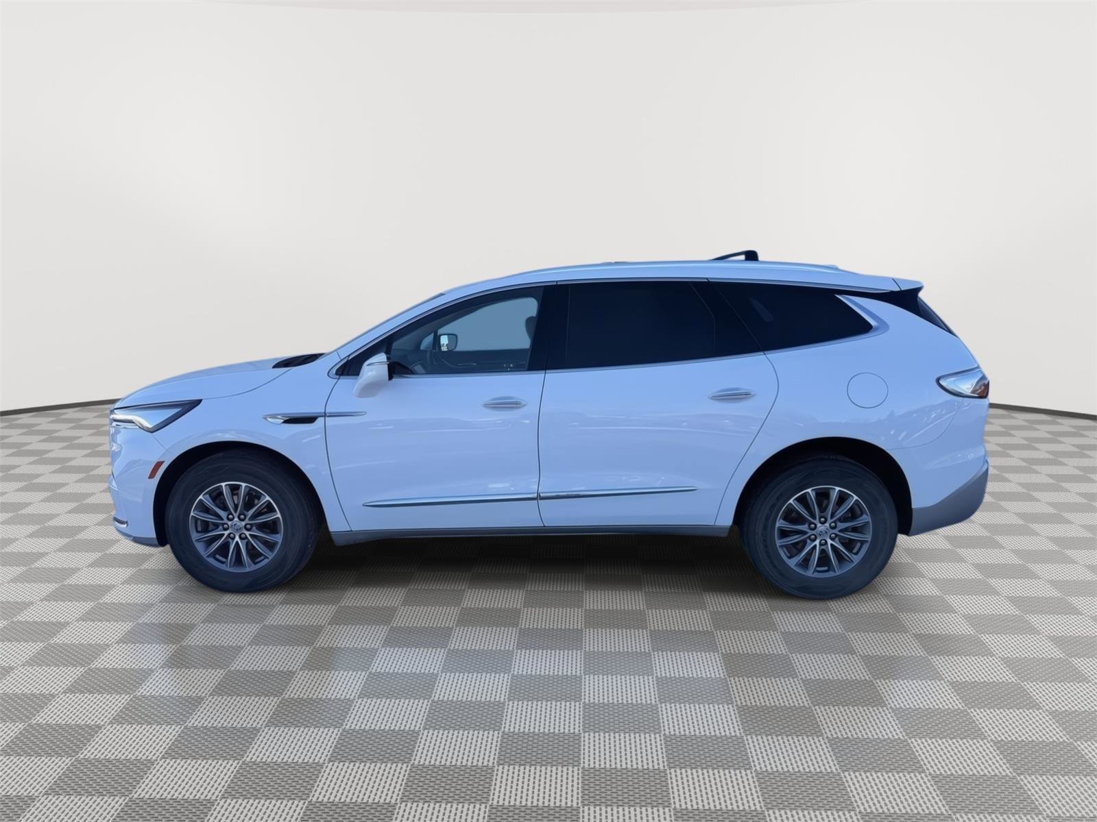 Used 2023 Buick Enclave Essence image 5