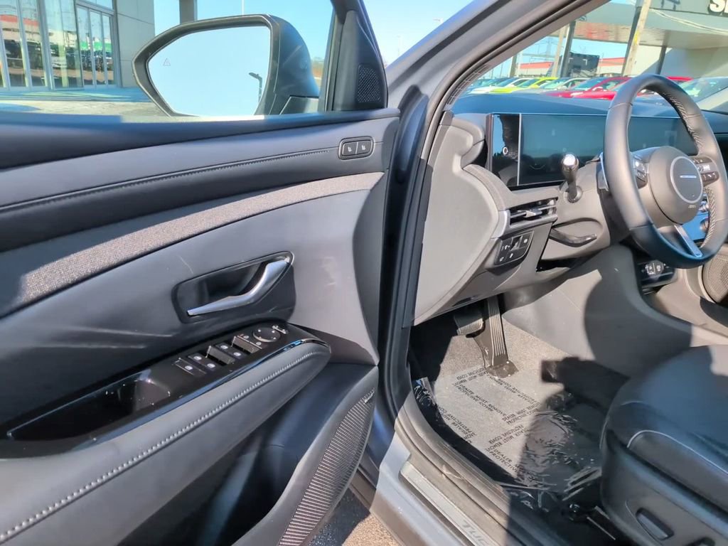 Certified 2025 Hyundai Tucson Limited image 11