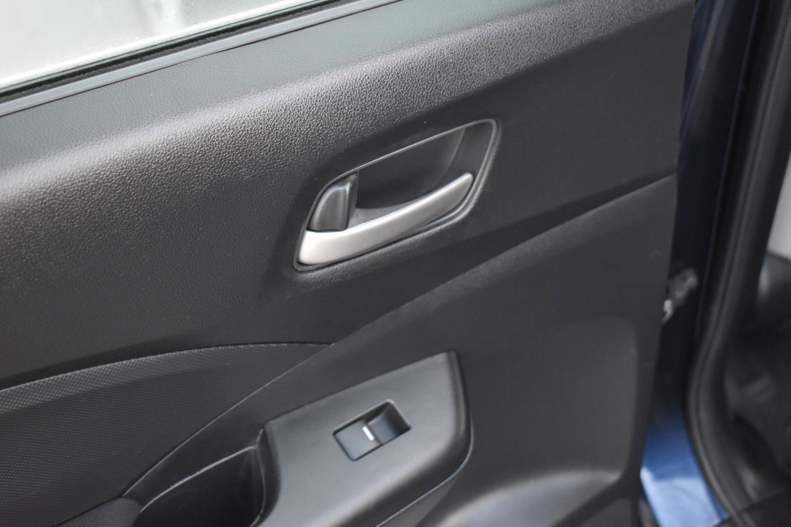 Used 2015 Honda CR-V LX image 33