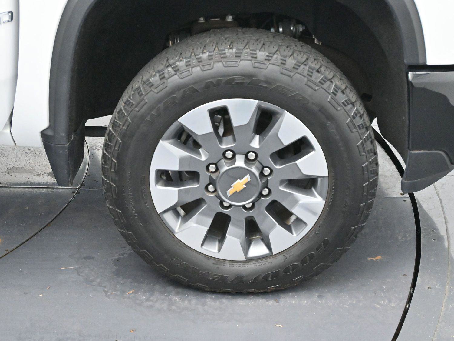 Used 2024 Chevrolet Silverado 2500 Custom w/ Custom Value Package image 29