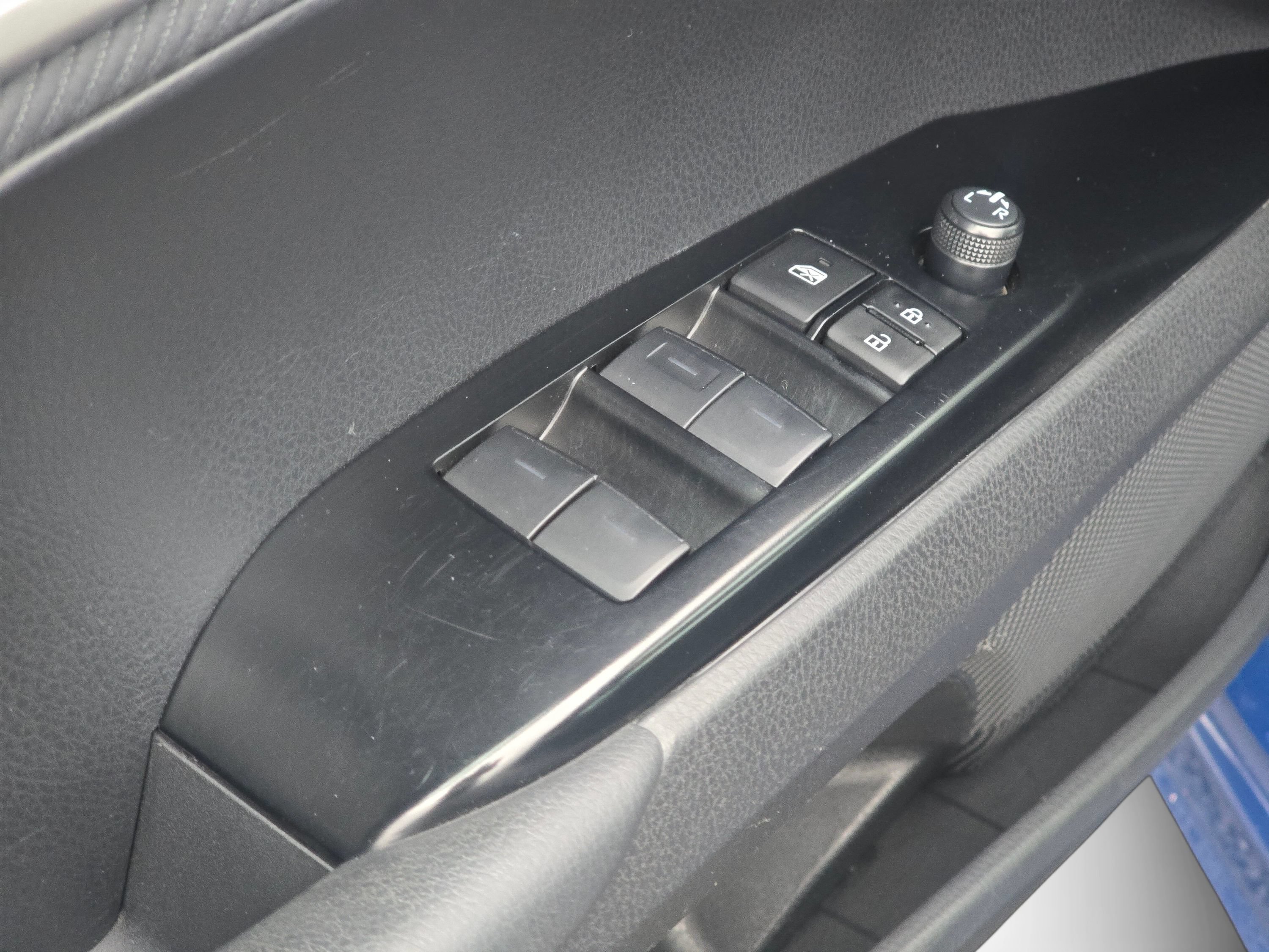 Used 2025 Toyota Camry SE FWD image 32
