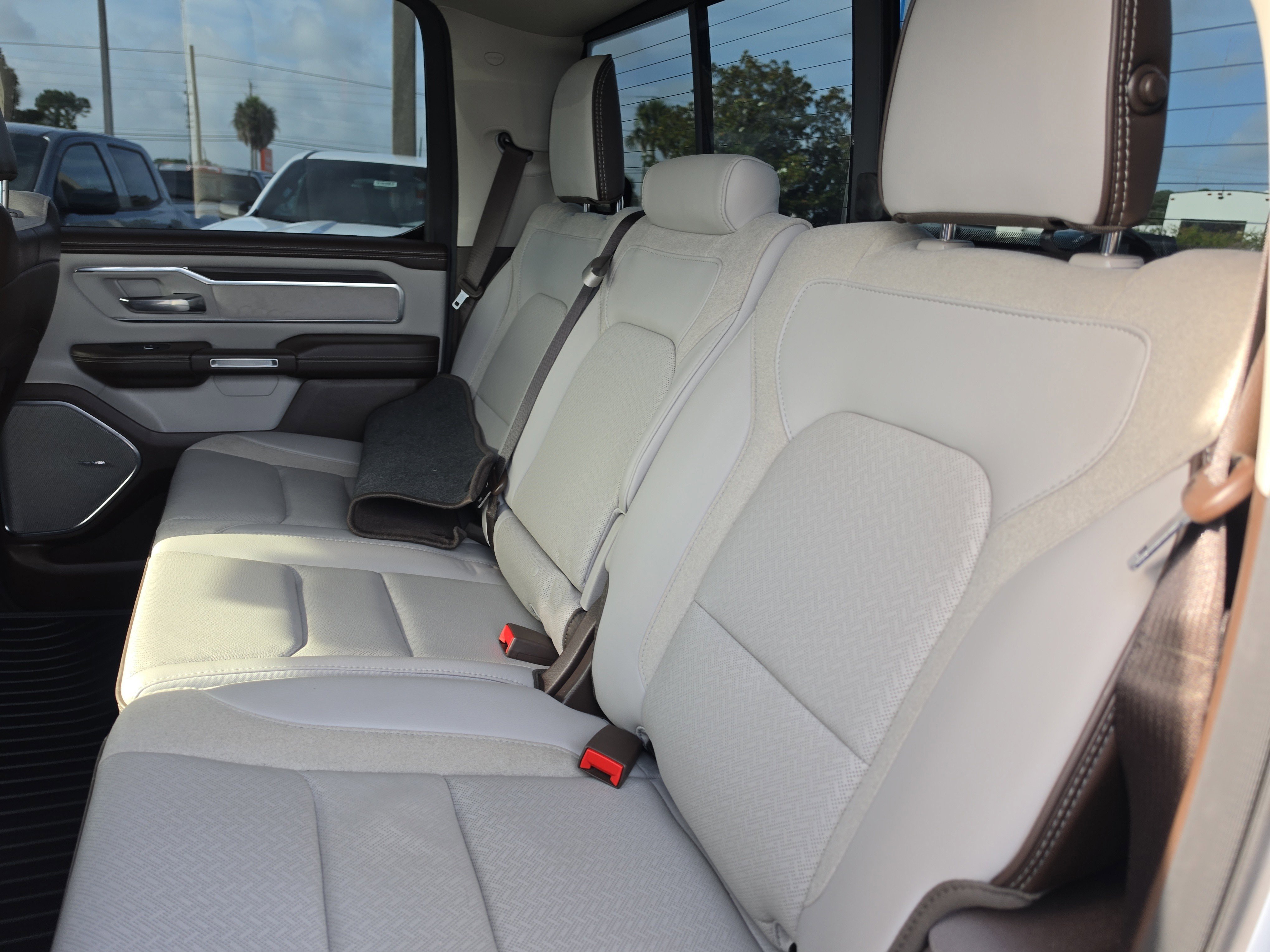 Used 2025 RAM 1500 Laramie AWD/4WD image 12