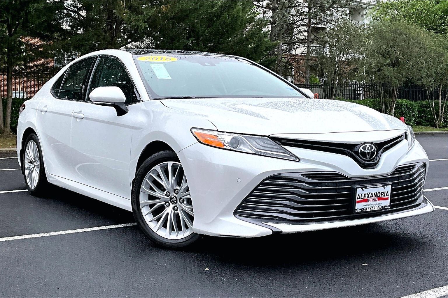 Used 2018 Toyota Camry XLE FWD image 2