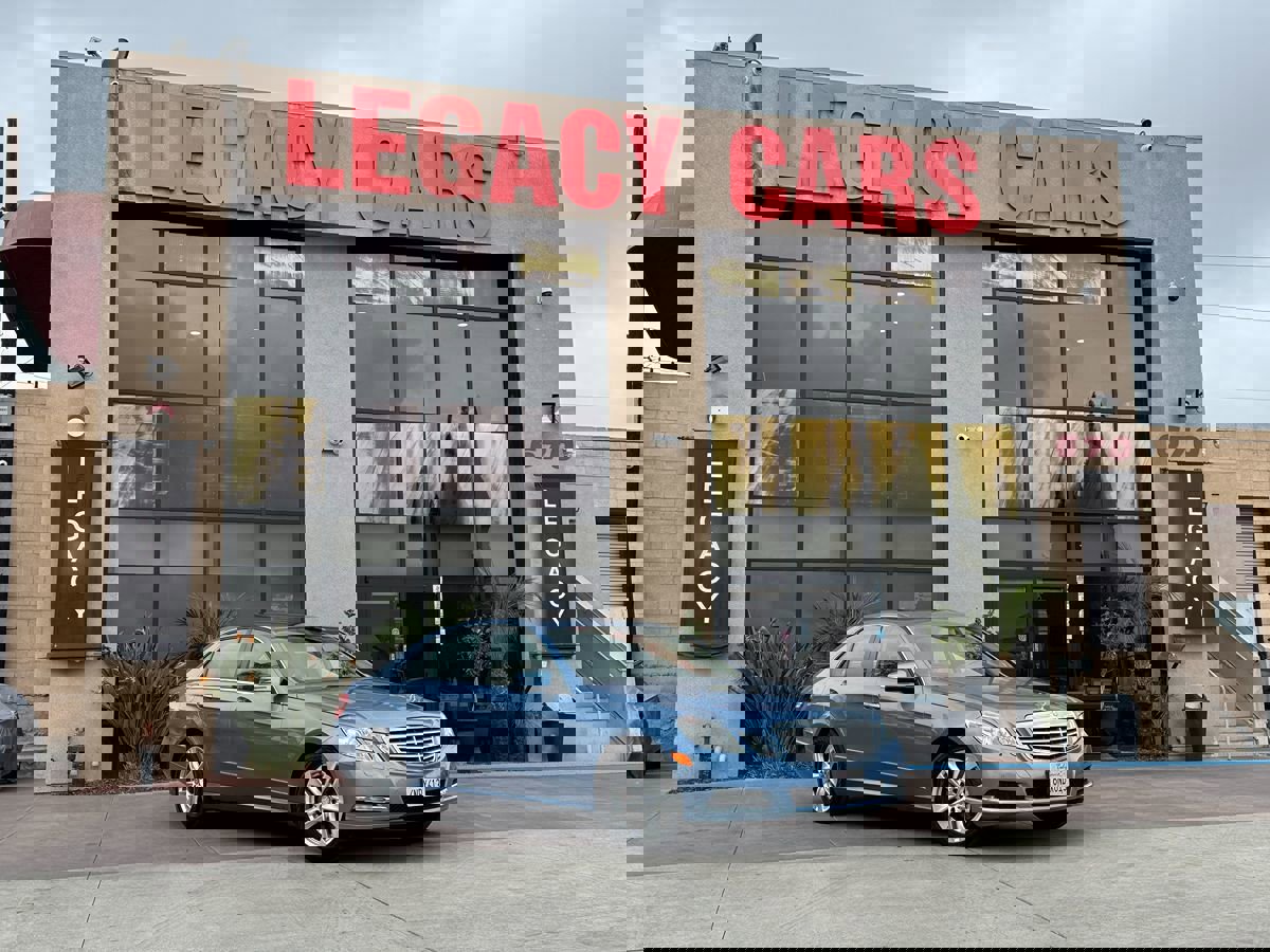 Used 2011 Mercedes-Benz E 550 Sedan image 2