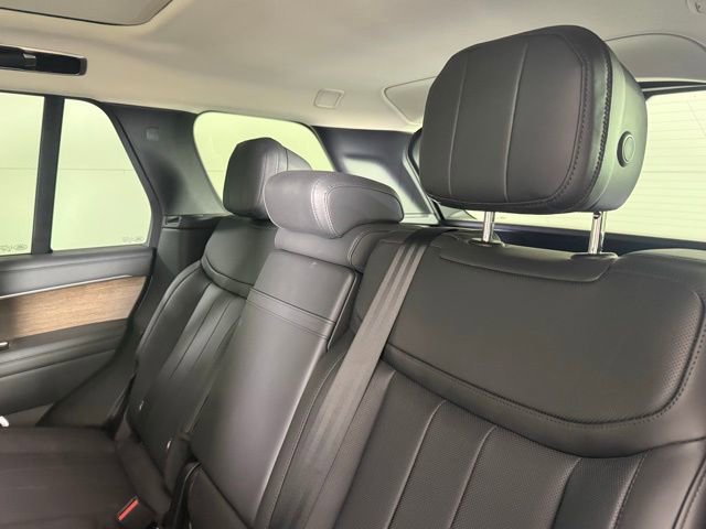 Used 2025 Land Rover Range Rover SE image 25