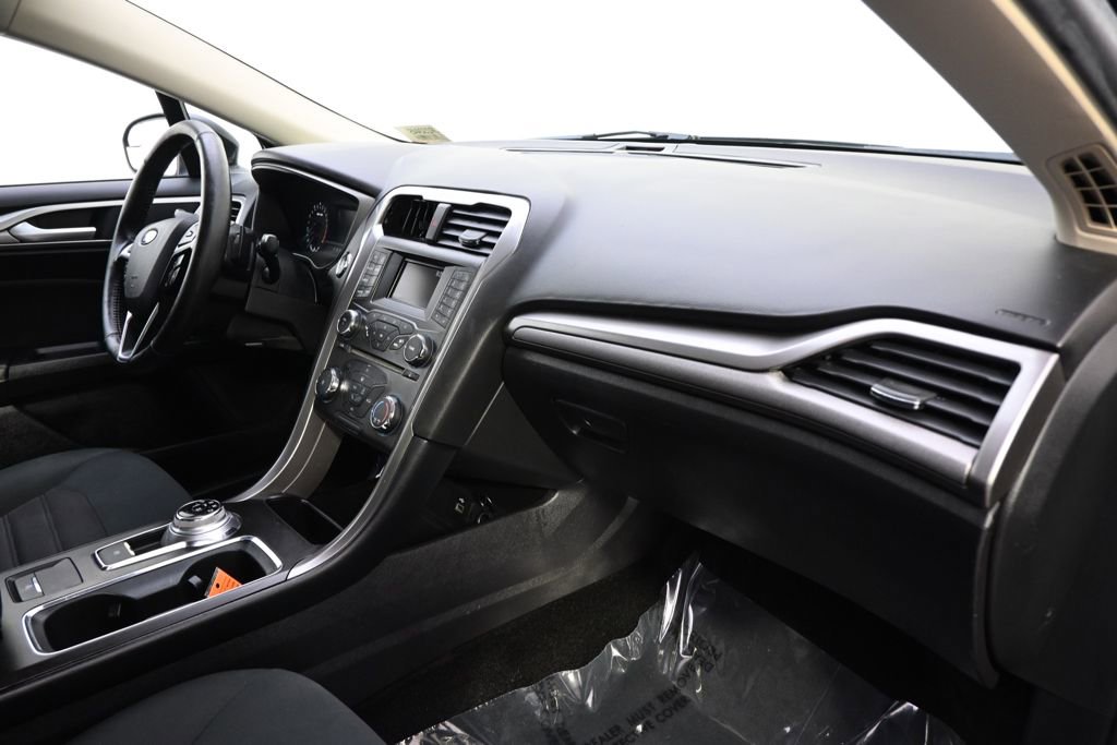 Used 2018 Ford Fusion SE FWD image 14