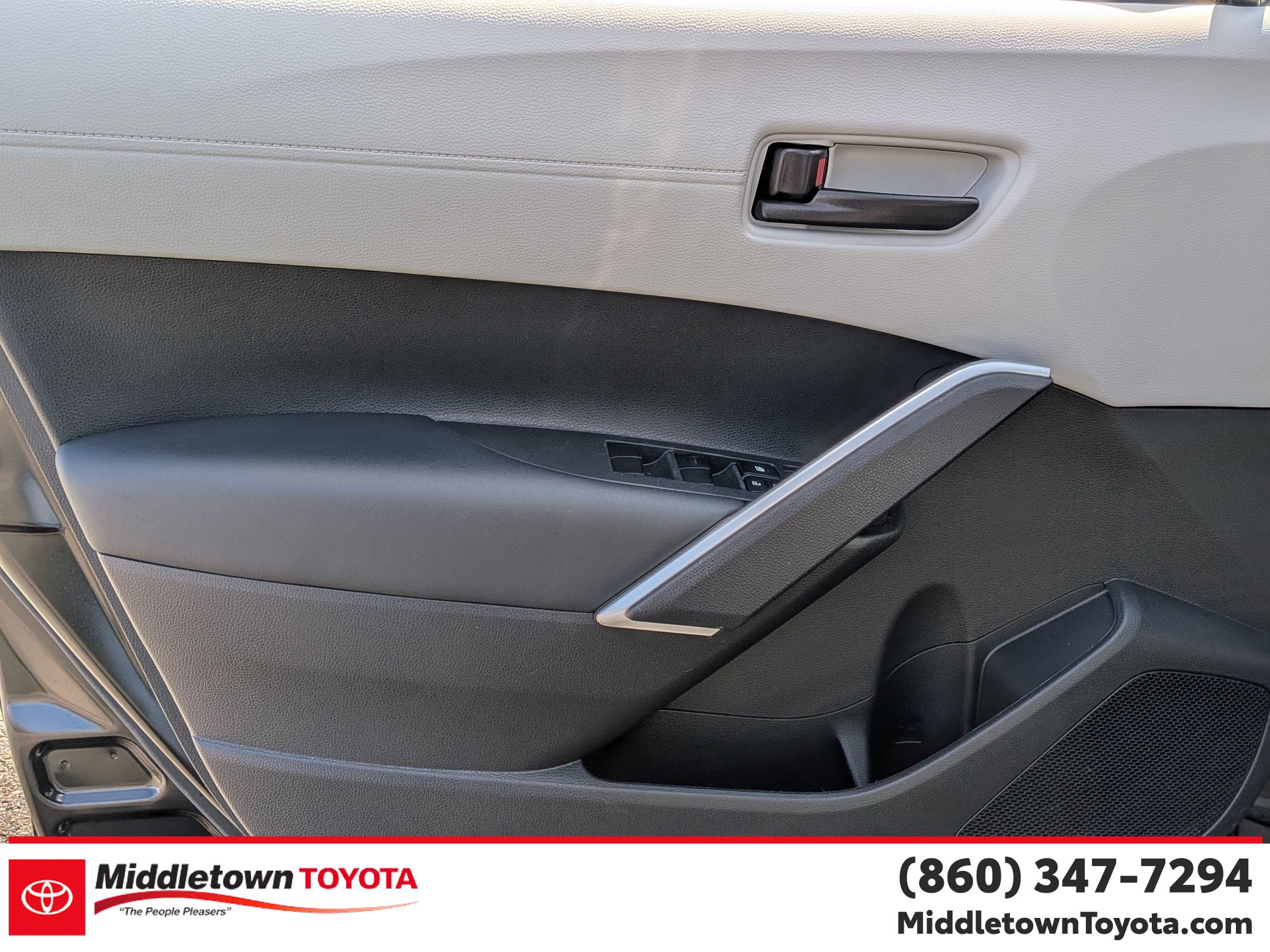 Used 2023 Toyota Corolla Cross L image 10