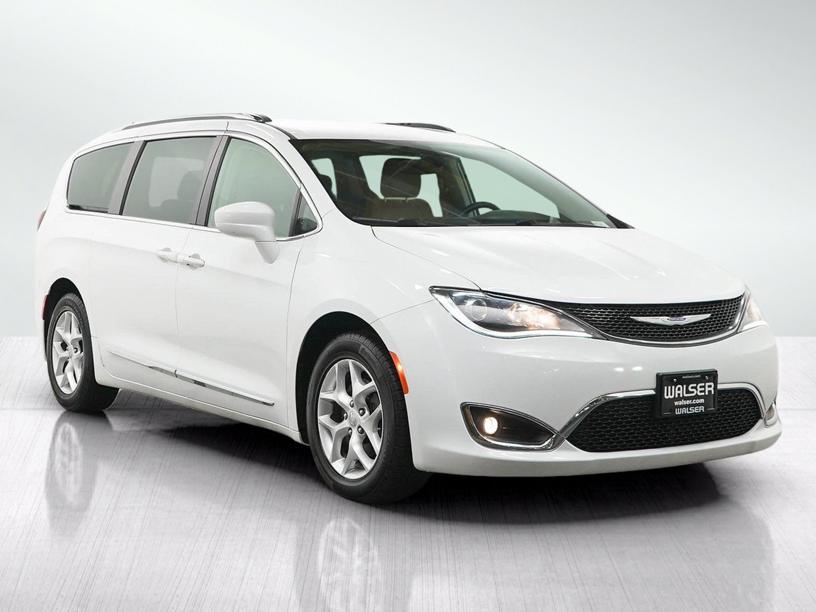 Used 2018 Chrysler Pacifica Touring-L w/ Tire & Wheel Group FWD image 7