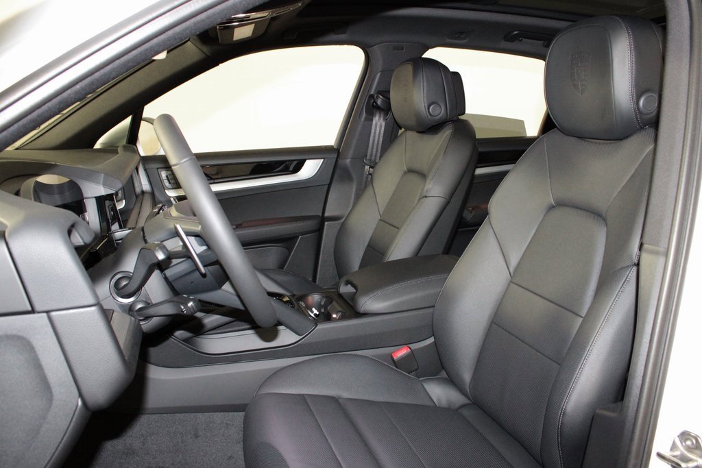 Used 2025 Porsche Cayenne image 5