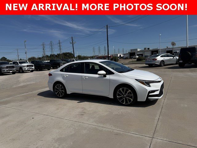 Used 2024 Toyota Corolla SE image 2