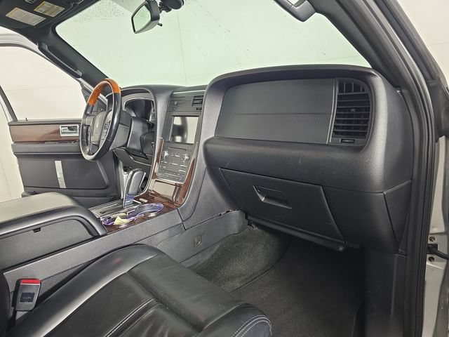 Used 2017 Lincoln Navigator Select AWD/4WD image 30