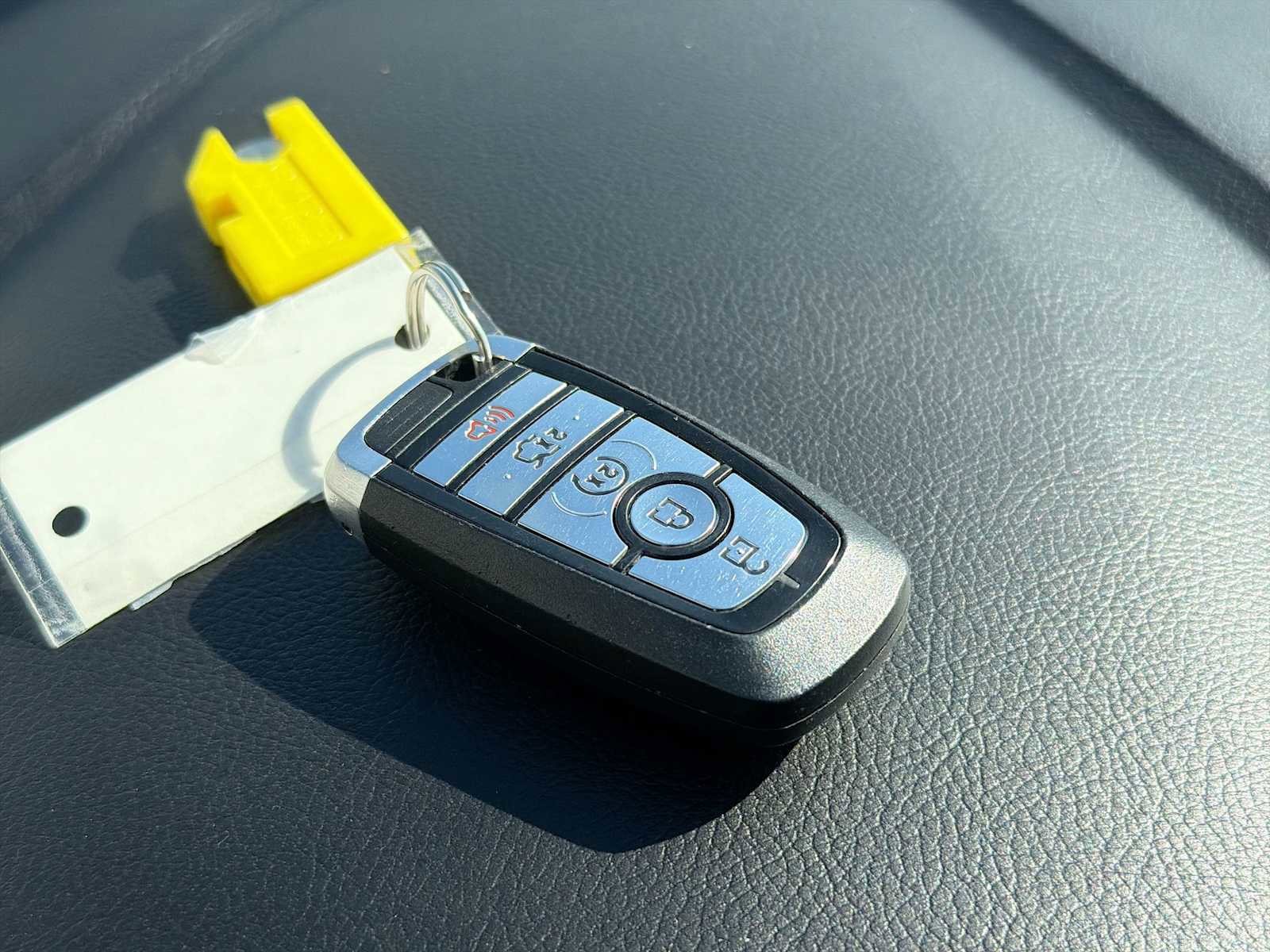 Used 2017 Ford Fusion SE w/ Fusion SE Technology Package image 29