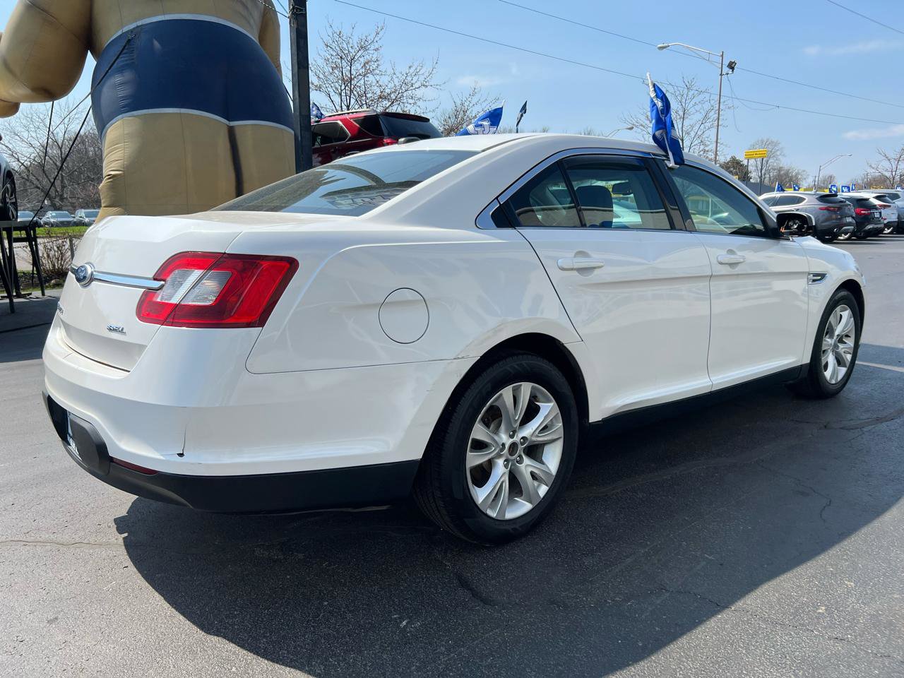 Used 2011 Ford Taurus SEL image 6