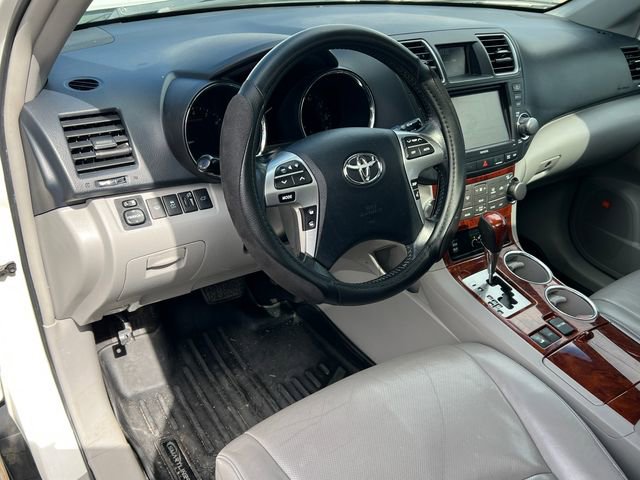 Used 2013 Toyota Highlander Limited image 19