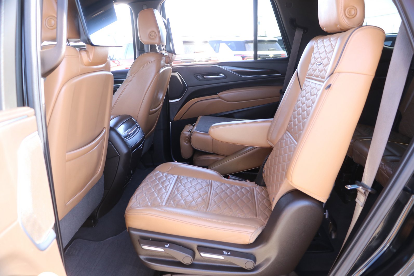 Used 2021 Cadillac Escalade Premium Luxury image 30