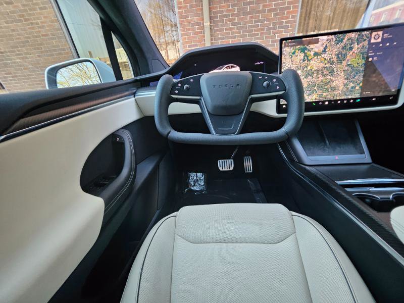 Used 2023 Tesla Model X Plaid image 3
