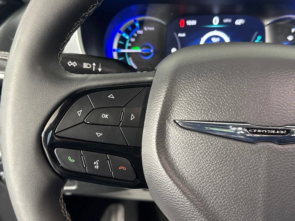 Certified 2024 Chrysler Pacifica Limited FWD image 12