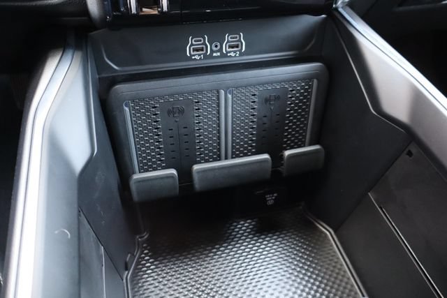 Used 2025 RAM 3500 Laramie AWD/4WD image 33