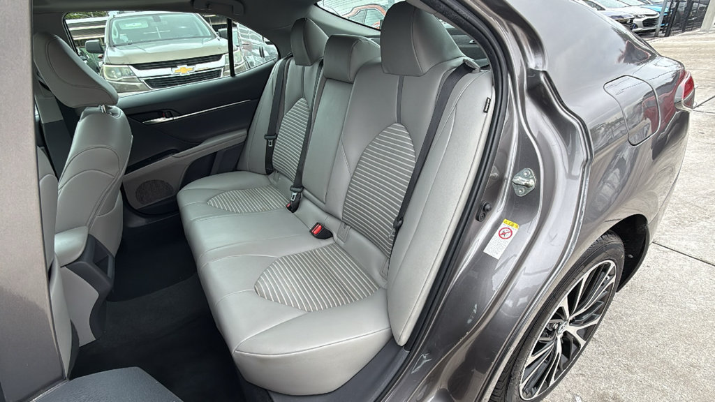 Used 2018 Toyota Camry SE w/ Moonroof Package FWD image 25