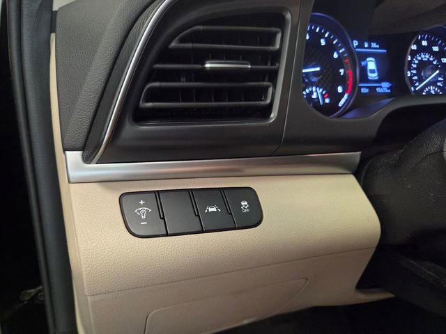 Used 2020 Hyundai Elantra SE FWD image 25