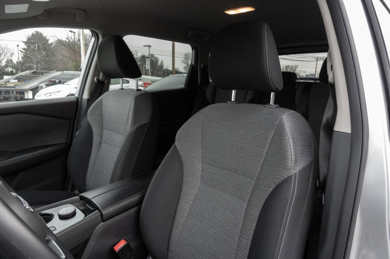 Used 2023 Nissan Rogue SV image 16